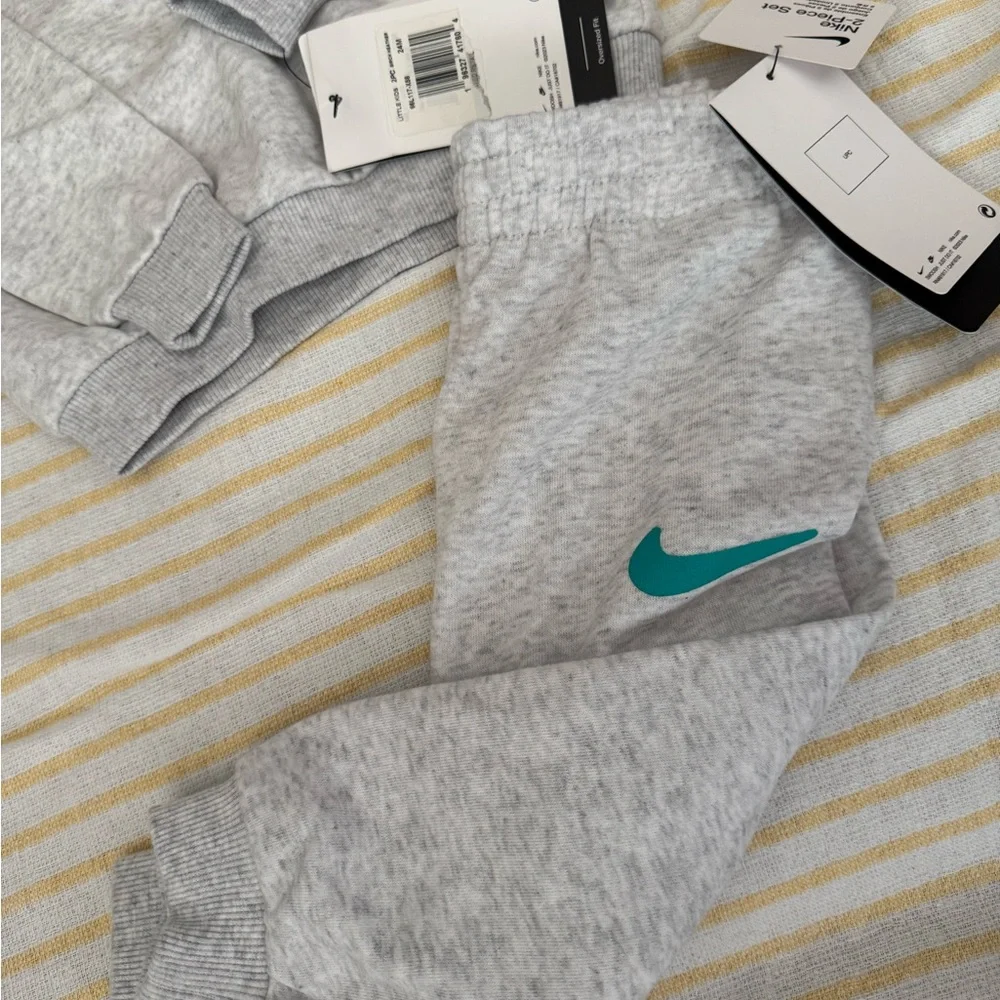 Nike Birch Heather Kids Set with Colorful Logo - Picture 4 of 5